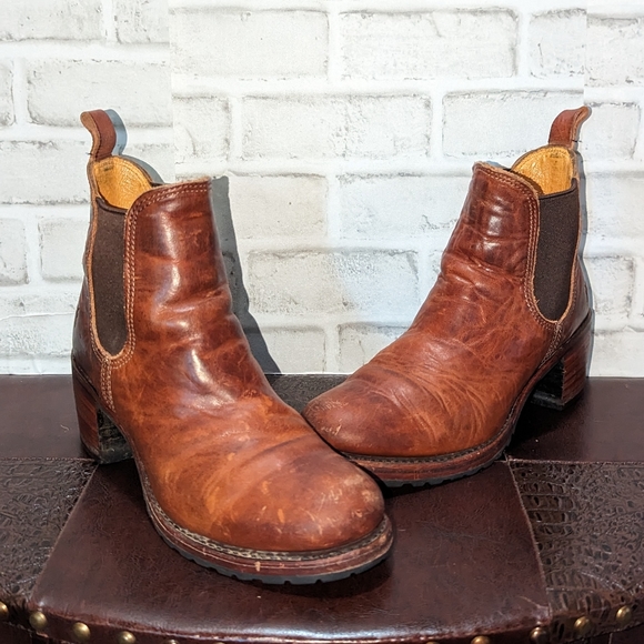 Frye Sabrina Chelsea Burgundy Red Leather Vintage-Retro Classic Moto Ankle Boots - Picture 11 of 15